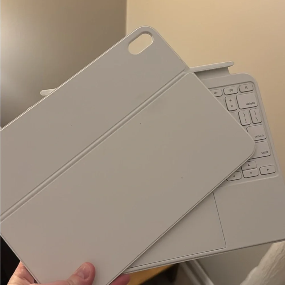 Magic Keyboard Folio for iPad (10th gen)